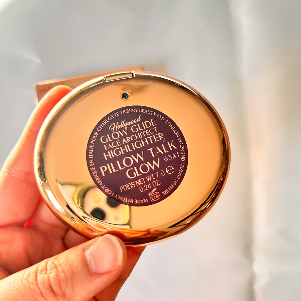 Charlotte Tilbury Glow Glide Highlighter - Picture 6 of 16